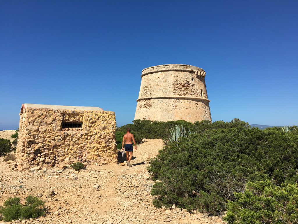 estate a Ibiza Baleari torre difensiva